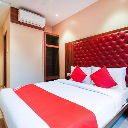 Oyo 70475 Hotel Sea Breeze Mumbai Exteriör bild