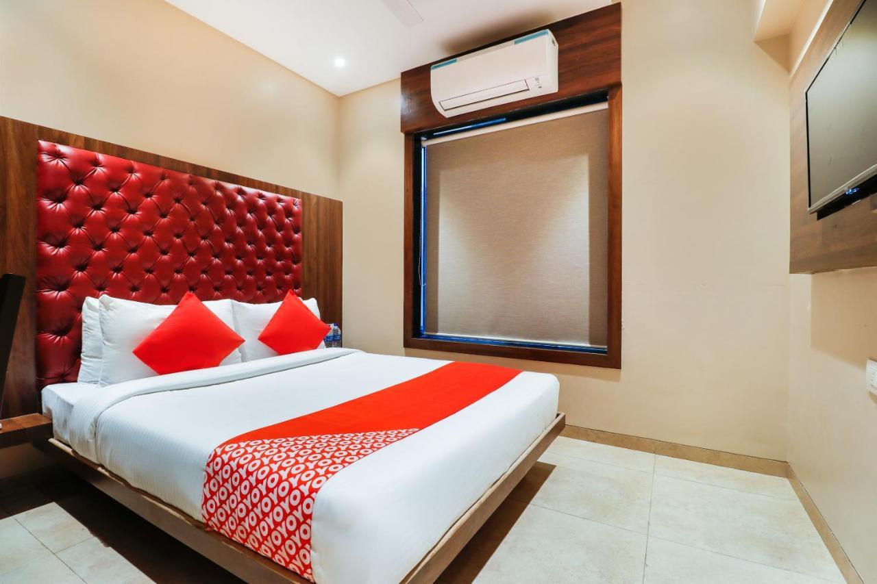 Oyo 70475 Hotel Sea Breeze Mumbai Exteriör bild