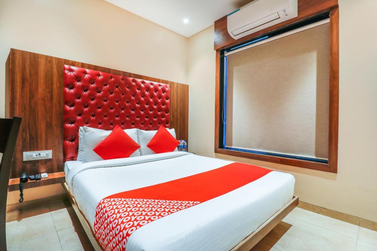 Oyo 70475 Hotel Sea Breeze Mumbai Exteriör bild