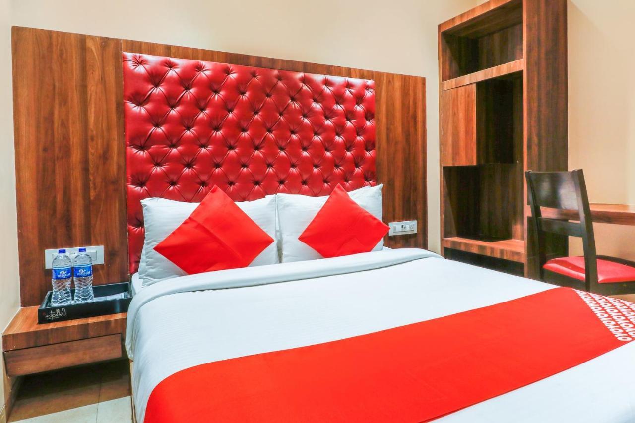 Oyo 70475 Hotel Sea Breeze Mumbai Exteriör bild