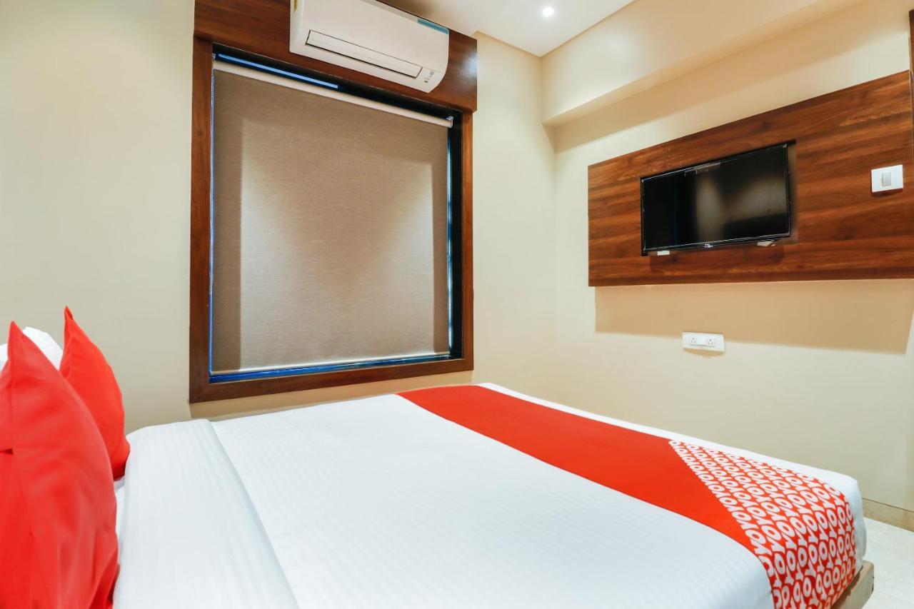 Oyo 70475 Hotel Sea Breeze Mumbai Exteriör bild