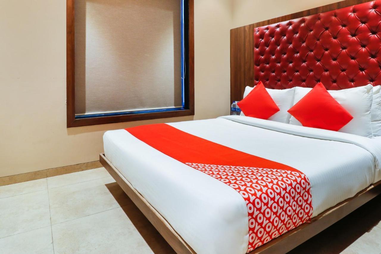 Oyo 70475 Hotel Sea Breeze Mumbai Exteriör bild