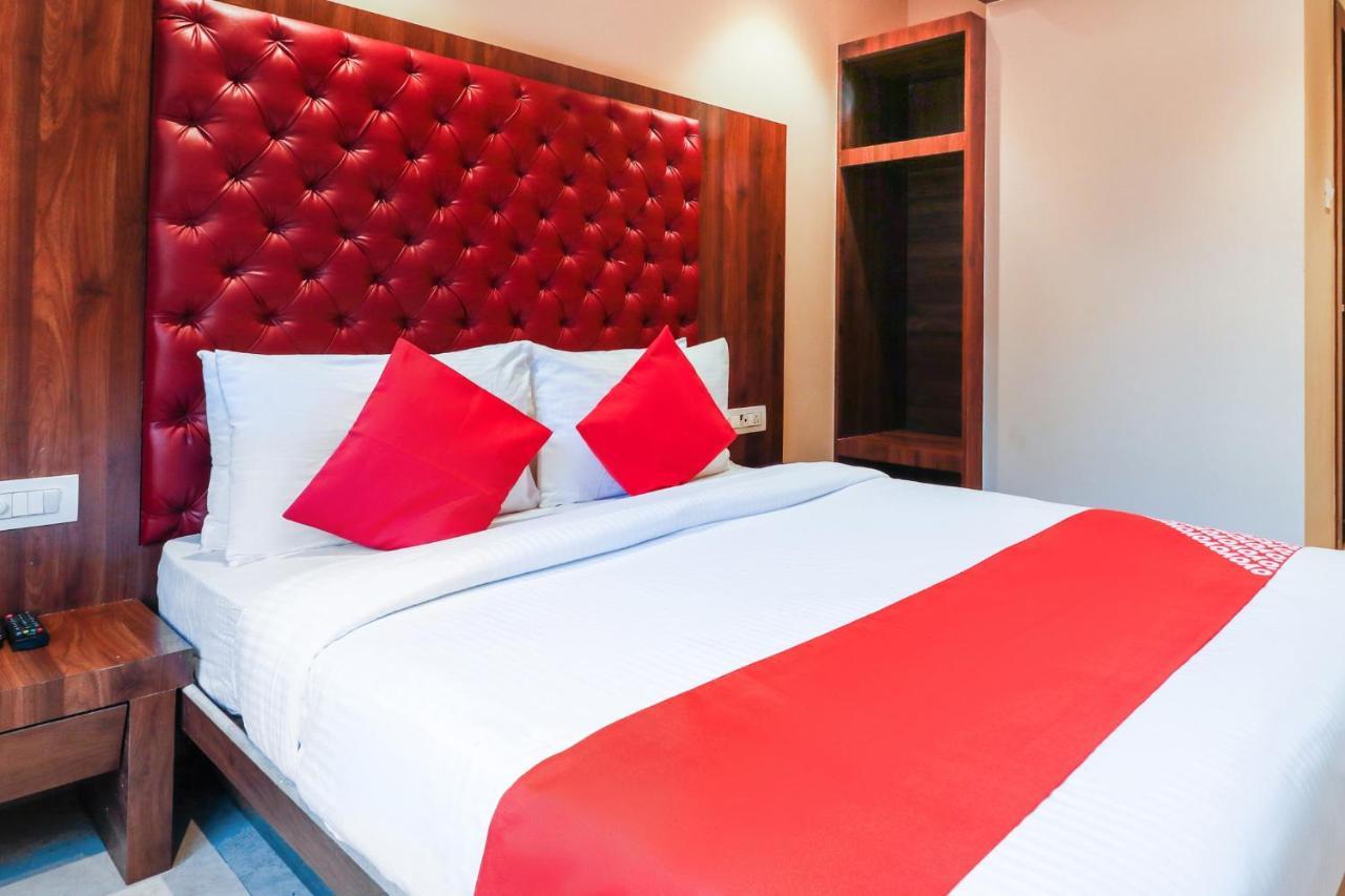 Oyo 70475 Hotel Sea Breeze Mumbai Exteriör bild